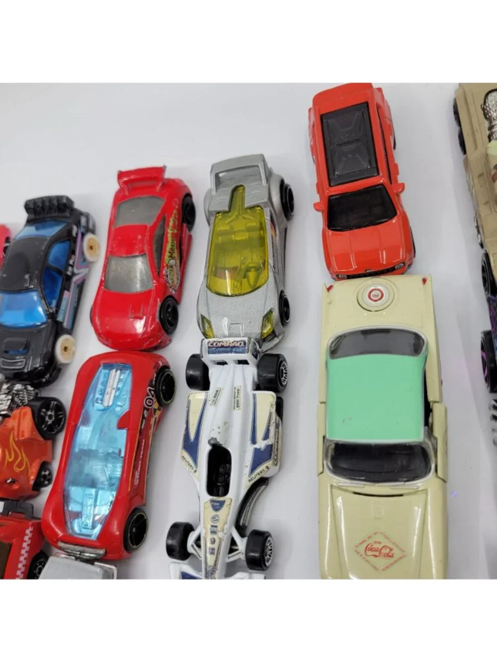 Huge Lot of 40 Vintage to Now Hot Wheels & Matchbox Diecast 1:64 Cars - HW015